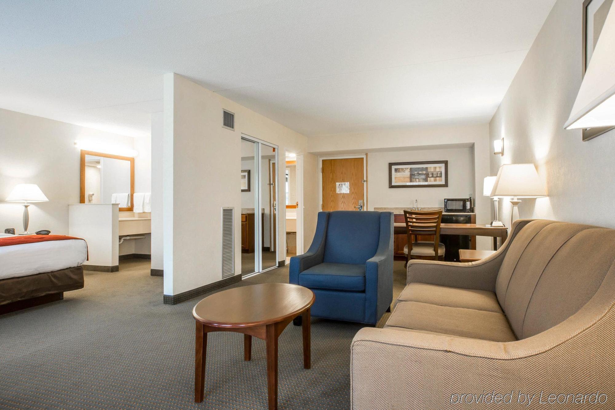 Comfort Suites South Burlington Near University Buitenkant foto
