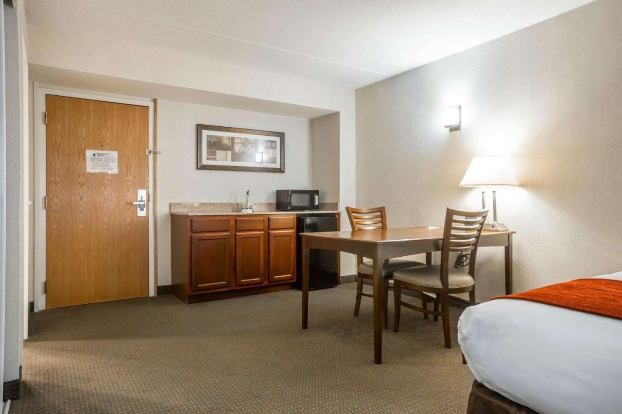 Comfort Suites South Burlington Near University Buitenkant foto