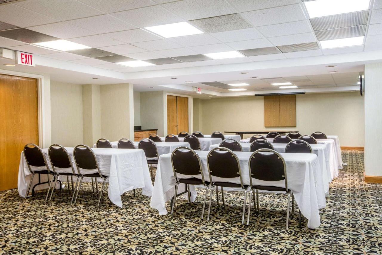 Comfort Suites South Burlington Near University Buitenkant foto