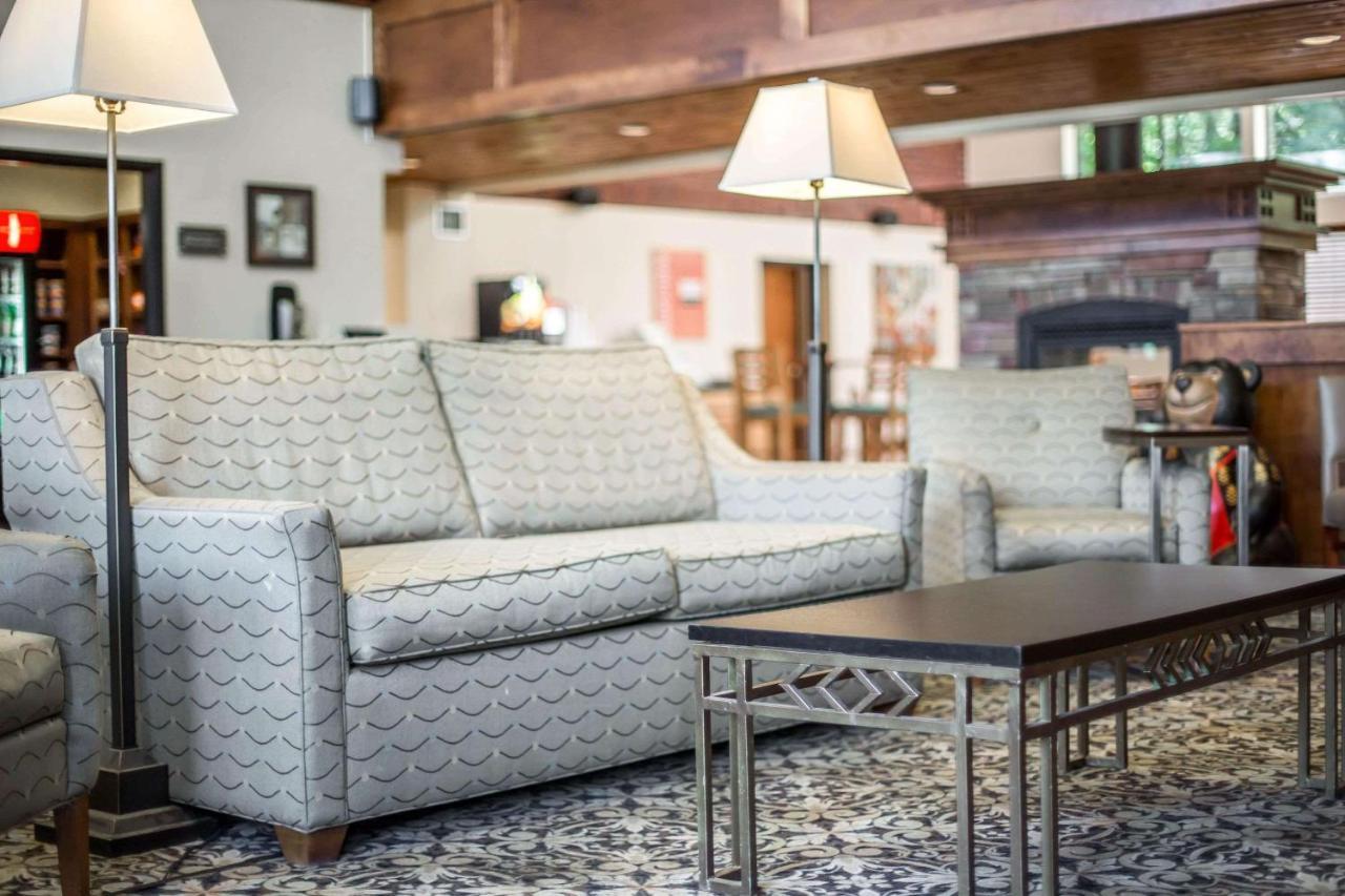 Comfort Suites South Burlington Near University Buitenkant foto