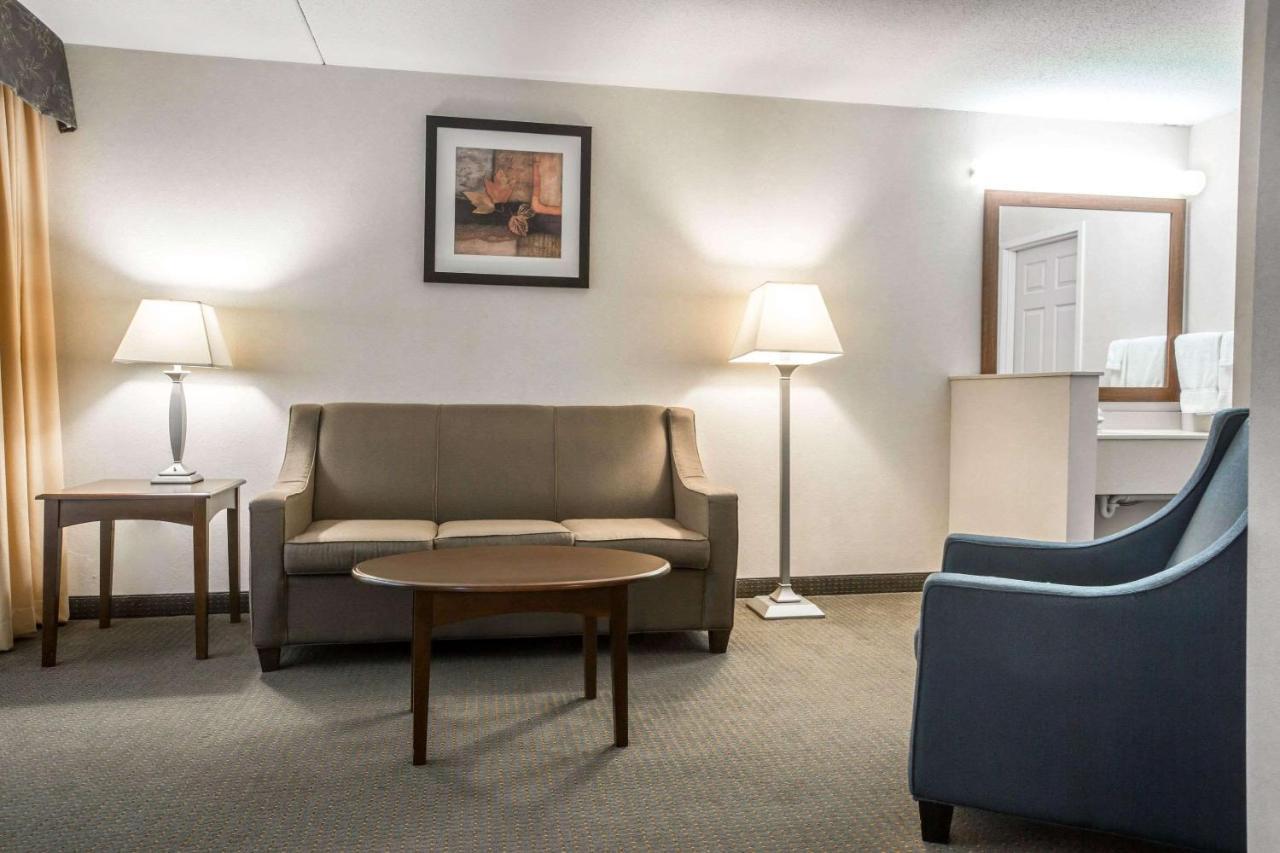 Comfort Suites South Burlington Near University Buitenkant foto