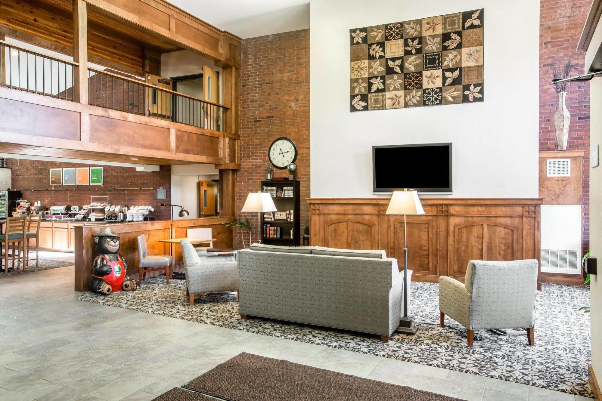 Comfort Suites South Burlington Near University Buitenkant foto