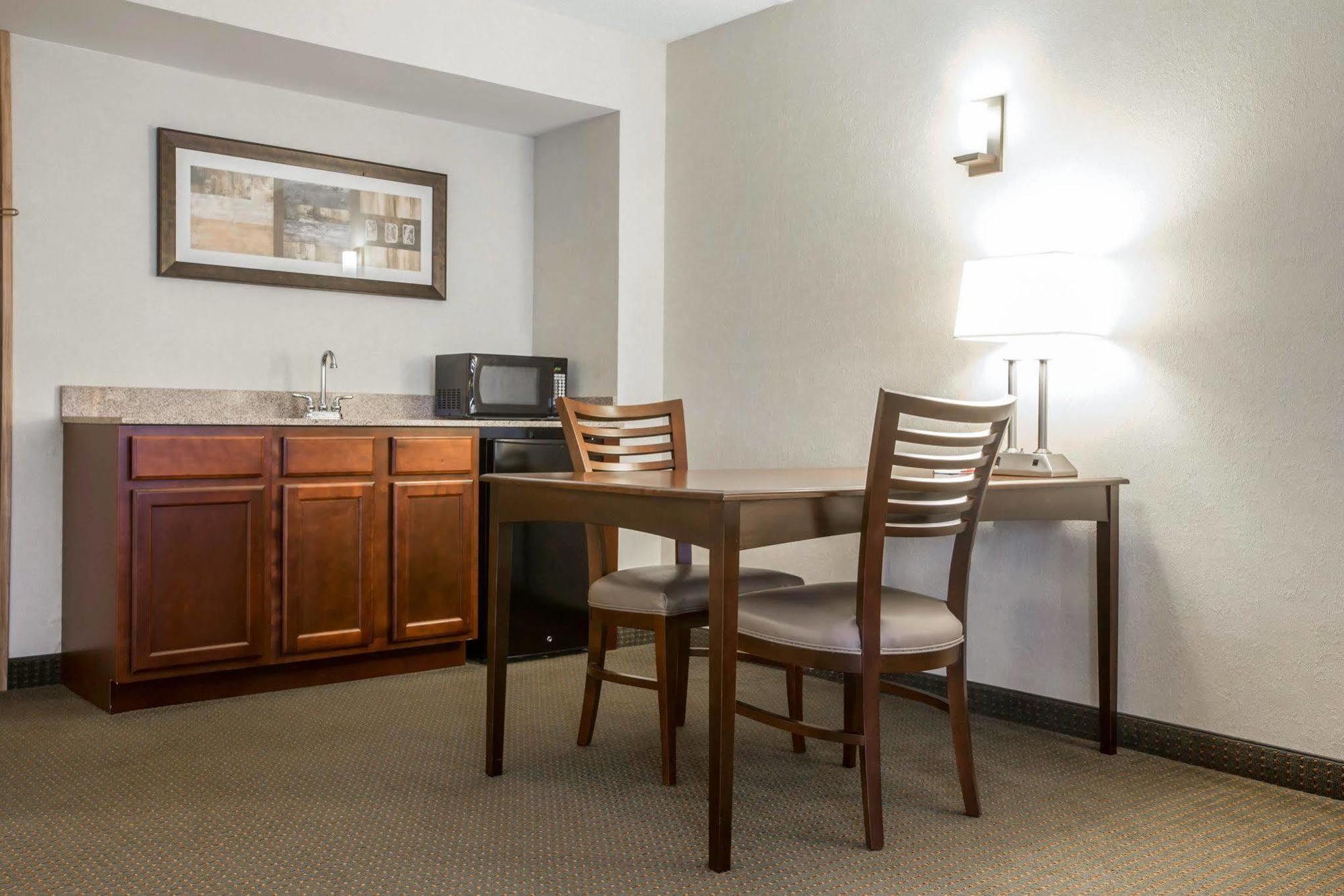 Comfort Suites South Burlington Near University Buitenkant foto